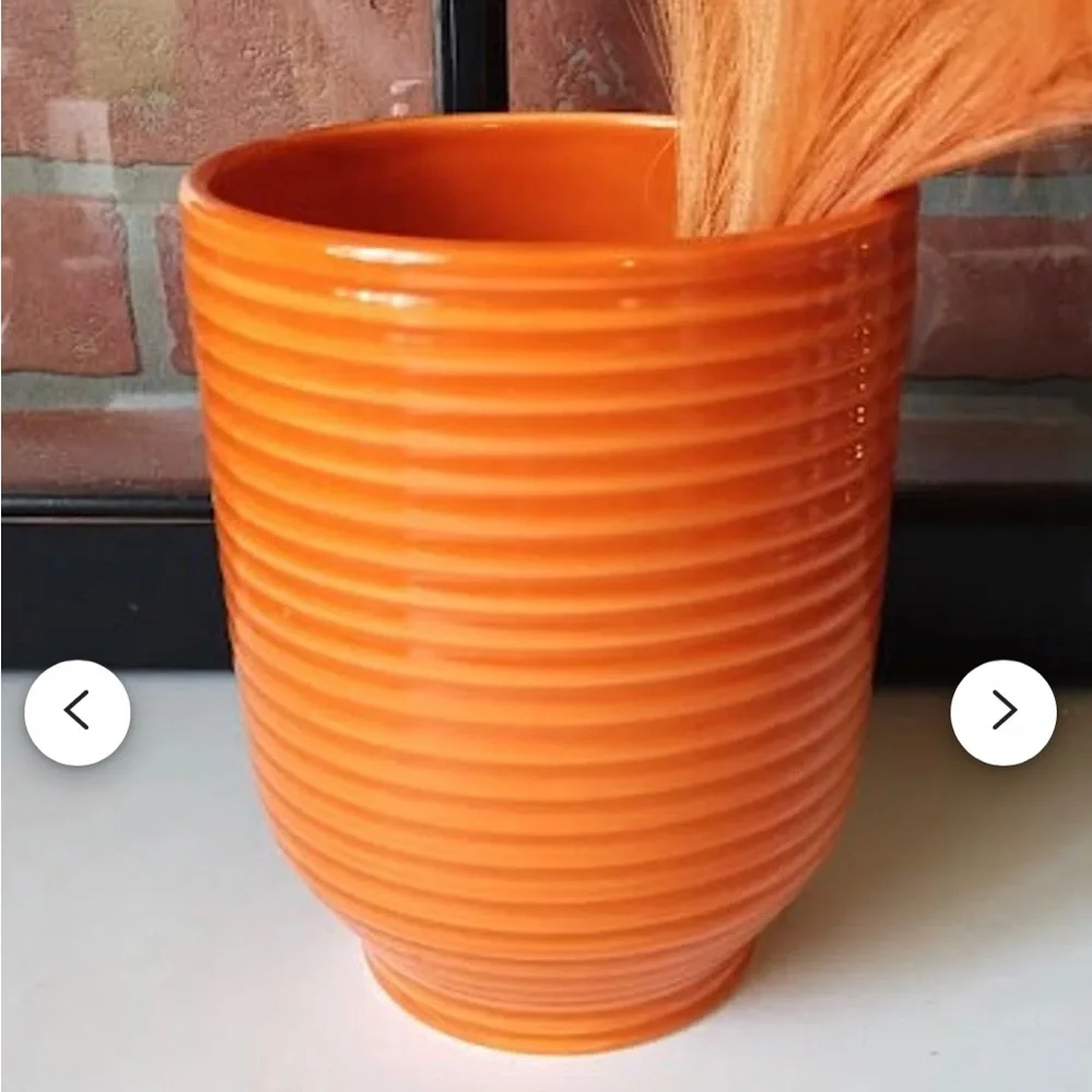 Pier 1 imports~ Ribbed Orange Glaze Dolomite Ceramic Planter 7”x5.5”